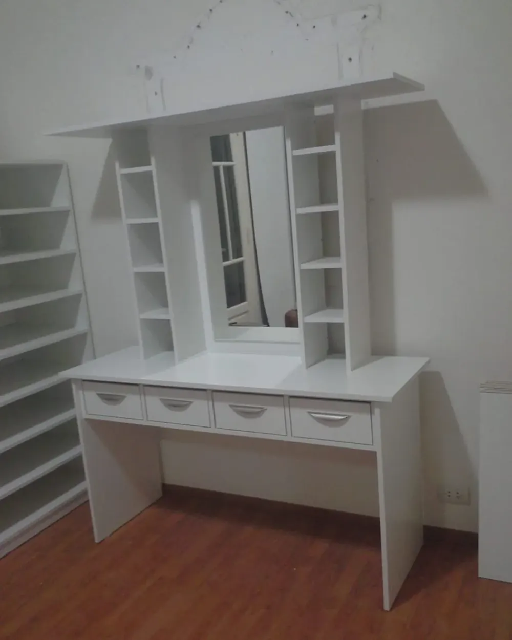 Tocador con Espejo y Cajones