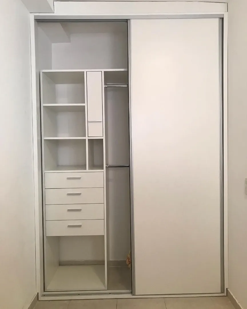 Placard con Cajones y Estantes